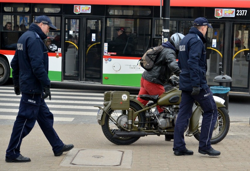 Komitet Obrony Demokracji manifestował w Lublinie. "Beata opublikuj!" [ZDJĘCIA, WIDEO]