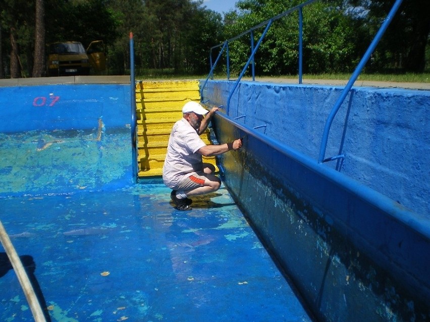 Sprzątanie, mycie i malowanie basenu w Kokotku, czyli...