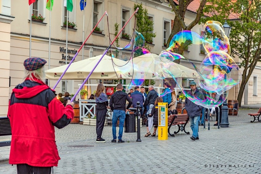 Jeden wieczór, a ile radości. - Niesamowite ujęcia! To jest...