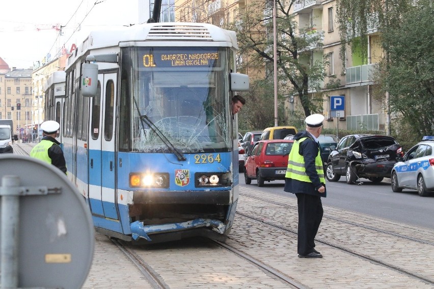 Wypadek tramwaju w centrum Wrocławia. Kobieta zawracała na torowisku