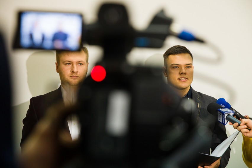 Marcin Zabłudowski (z lewej) i Karol Pruszyński chcą debaty...