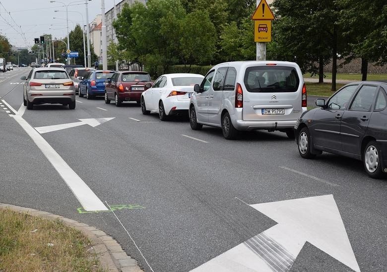 Najważniejsza zasada się nie zmienia. Kierowca zmieniający...