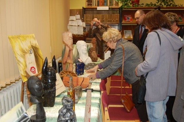 Ekspozycja budzi spore zainteresowanie odwiedzających Rejonową Bibliotekę Publiczną w Szubinie. A prezentowana będzie jeszcze ponad miesiąc