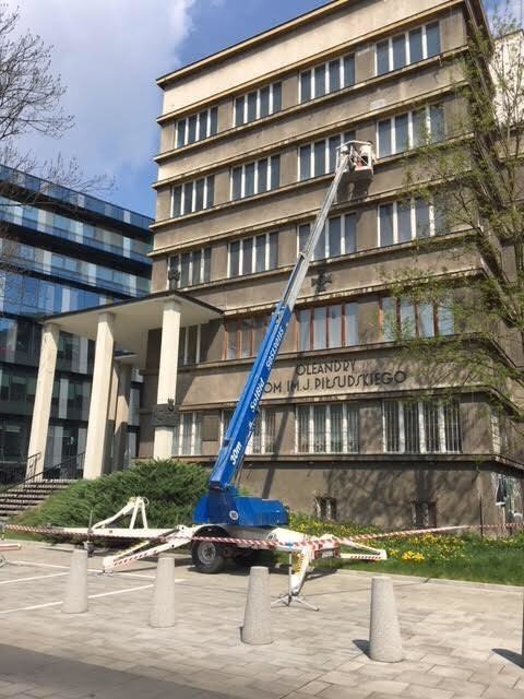 Kraków. Rozpoczęła się renowacja elewacji budynku Domu im. Józefa Piłsudskiego