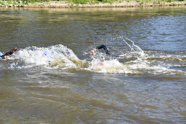 Na starcie triathlonu w gminie Kłodawa stanęło 101 osób.