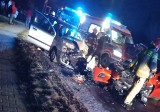 Poważny wypadek na DK 52 w Barwałdzie Średnim. Trzy osoby poszkodowane w zderzeniu czołowym 