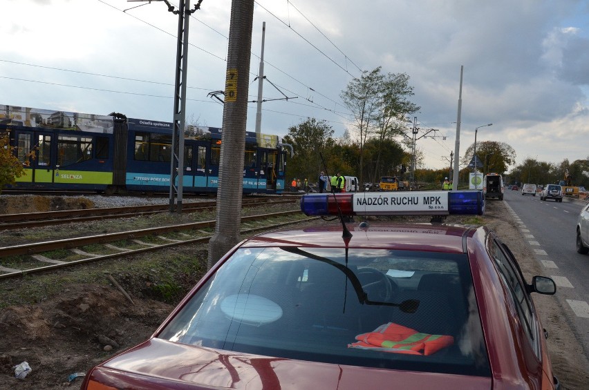 Leśnica bez tramwajów. Torowisko na Kosmonautów było zamknięte [ZDJĘCIA]