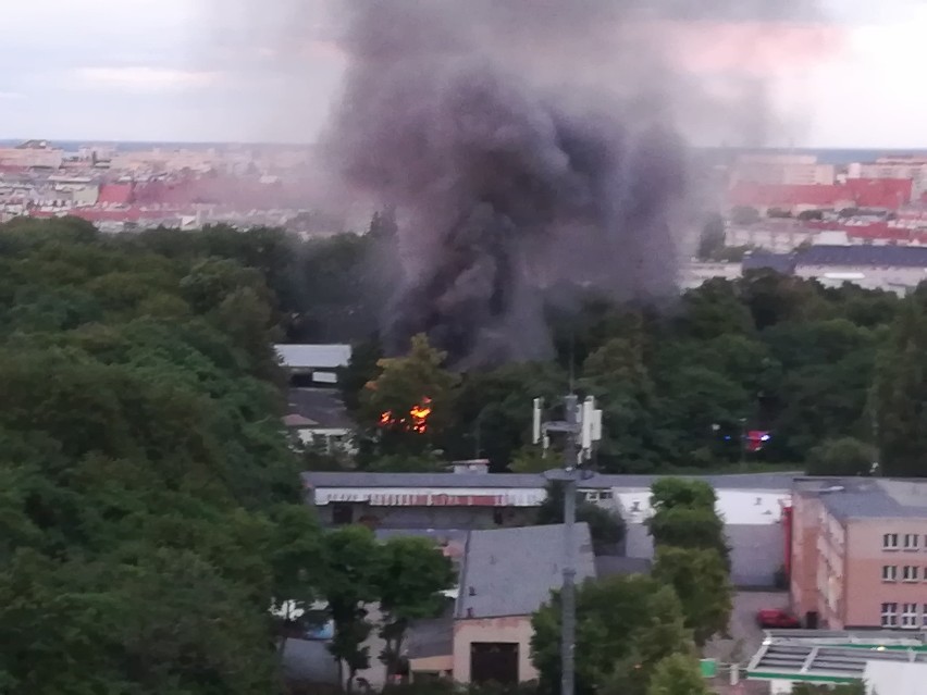 Pożar na ulicy Twardowskiego w Szczecinie. Pięć zastępów straży w akcji [WIDEO, ZDJĘCIA]