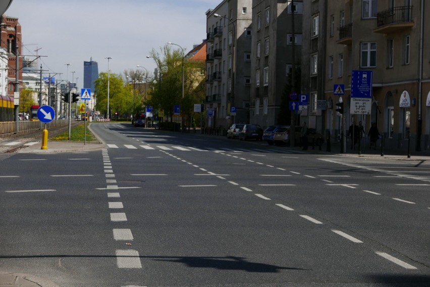 Puste ulice Warszawy w czasie Świąt Wielkanocnych
