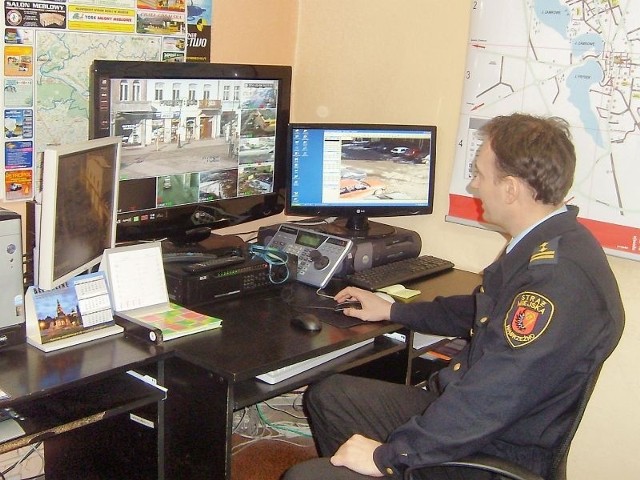 Krzysztof Grzybek na stanowisku monitoringu