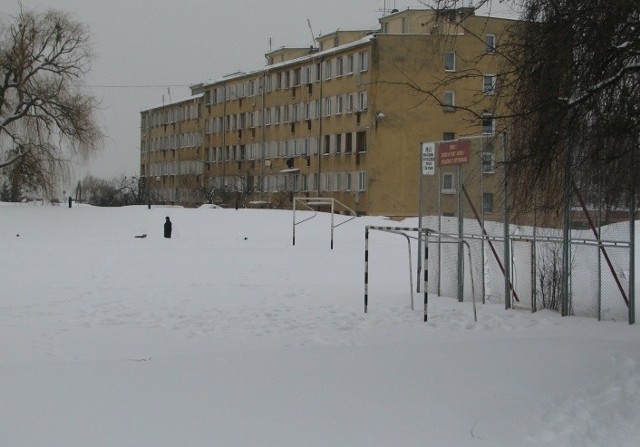 Przy Zespole Szkół Technicznych i Ogólnokształcących w Sandomierzu powstanie boisko wielofunkcyjne.