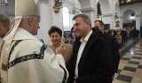 W Uroczystość Świętej Rodziny biskup Marian Florczyk odprawił mszę świętą w kościele w Daleszycach. Pobłogosławił kilkadziesiąt małżeństw