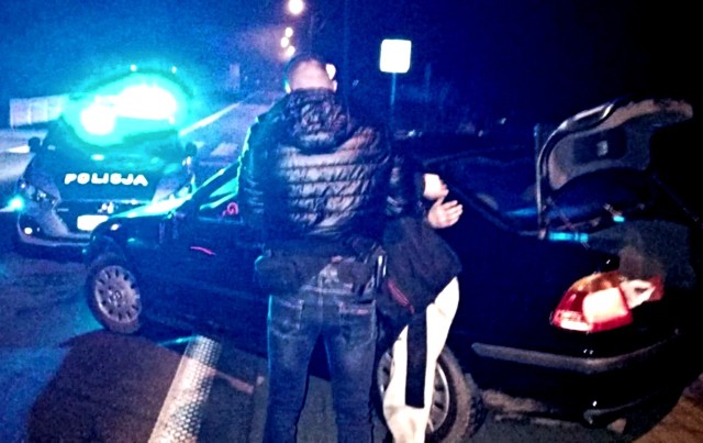 Policyjny pościg rozpoczął się w Świerklańcu. Kierowca samochodu marki BMW próbował staranować radiowóz.Zobacz kolejne zdjęcia. Przesuwaj zdjęcia w prawo - naciśnij strzałkę lub przycisk NASTĘPNE