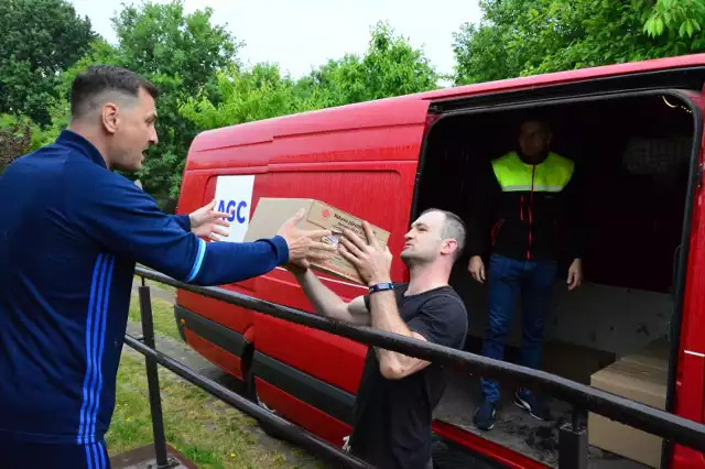 Wypełniony po dach darami bus wyjechał w piątek z Koszalina na Litwę