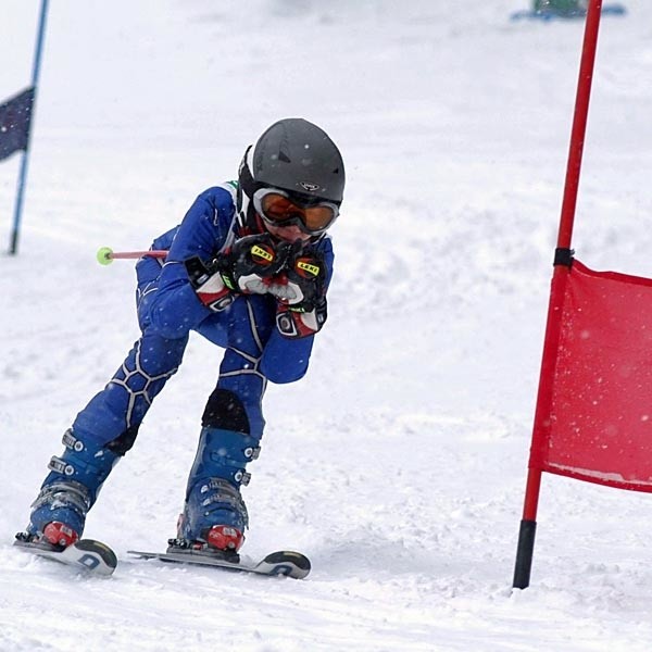 Zawody w Puławach przyciągnęły na stoku "Kiczera&#8221; ponad 100 zawodników. Nz. Karolina Jarząb (KN Junior-Ski Nowy Sącz).