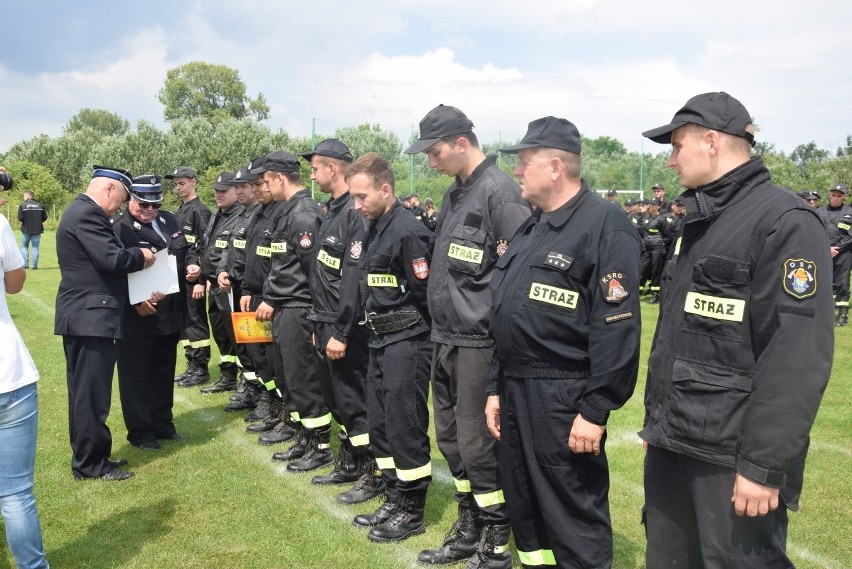 Bosutów i Poskwitów to najlepsze drużyny strażackie w powiecie krakowskim. Zawody sportowo-pożarnicze [ZDJĘCIA]