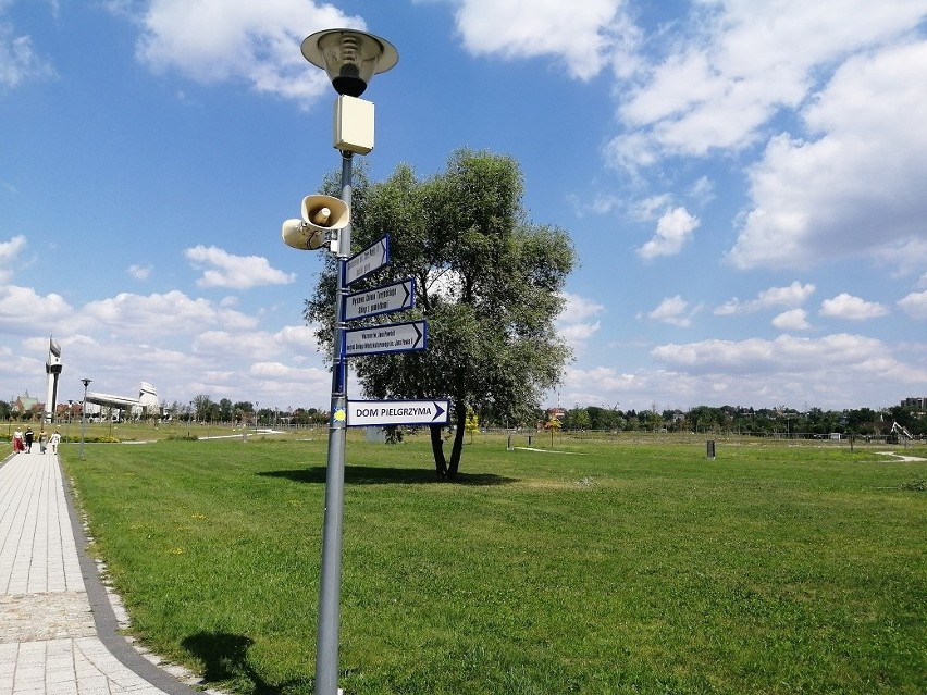 Kraków. Między sanktuariami w Łagiewnikach powstał nowy park, ale oficjalnie wciąż nie jest otwarty ZDJĘCIA