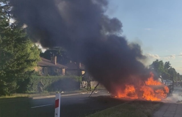 Wypadek i pożar samochodów w Brzózce (gmina Krosno Odrzańskie)