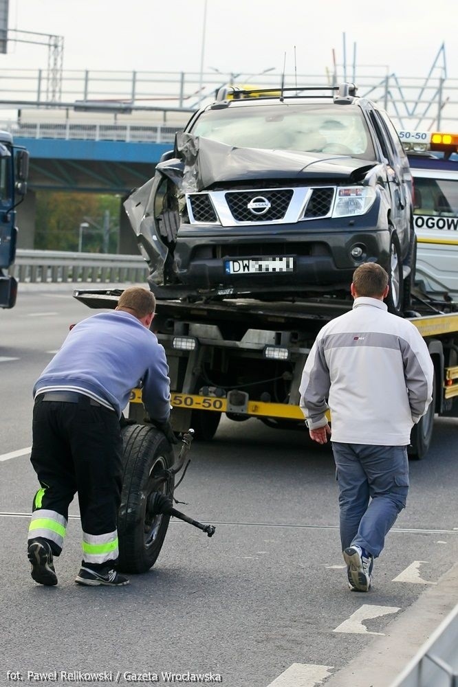 Wrocław: Wypadek na Lotniczej. Ogromne korki w stronę Leśnicy (ZDJĘCIA)