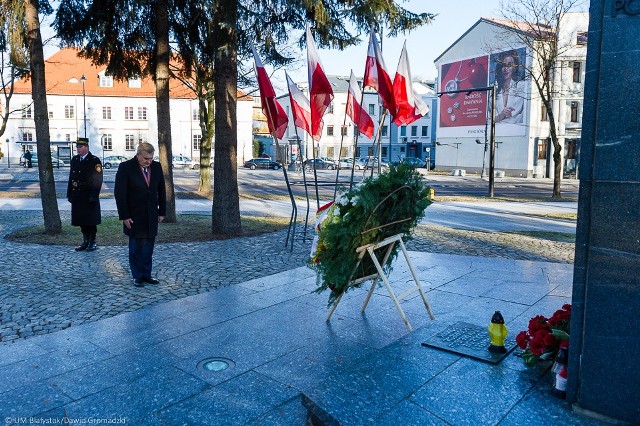Prezydent złożył kwiaty przy pomniku