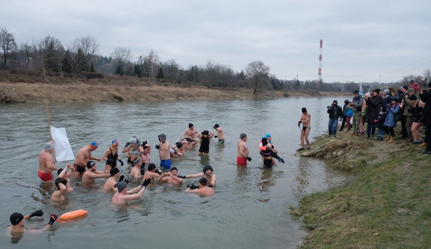 Na ulicach Przemyśla kwestuje blisko 100 wolontariuszy...