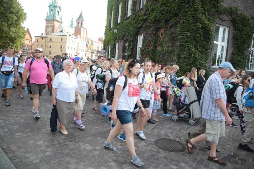 Kraków. Pielgrzymi tłumnie ruszyli na Janą Górę [ZDJĘCIA]