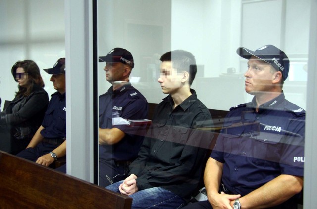 Zuzanna i Kamil usiedli na ławie oskarżonych w Sądzie Okręgowym w Lublinie w środę. Nastolatkom grozi kara dożywotniego pozbawienia wolności