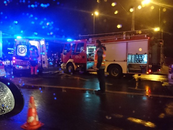Wypadek na skrzyżowaniu Morskiej z Estakadą Kwiatkowskiego w Gdyni. Trzy osoby ranne