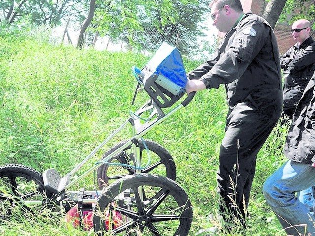 Kilka lat temu przy użyciu georadaru poszukiwano śladów pochówków u stóp wieży wodociągowej w Szczecinku, teraz podobny sprzęt ma być użyty do spenetrowania Marienthron