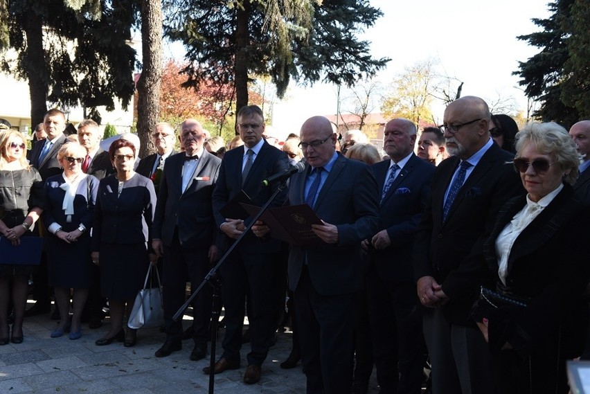 Nowy Sącz. Tłumy sądeczan na powtórnym pochówku gen. Bronisława Pierackiego