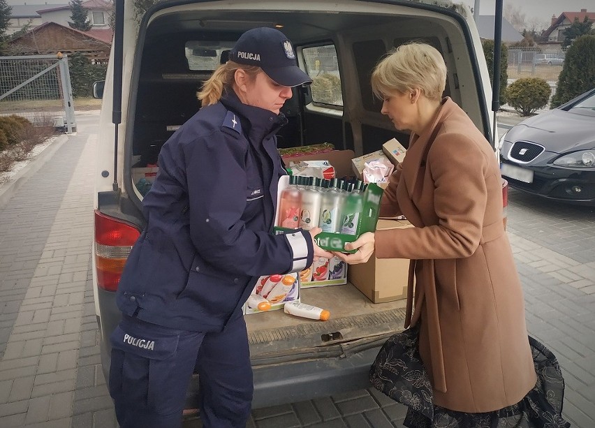 Krasnystaw. Pomoc dla uciekających przed wojną zapewniają również policjanci