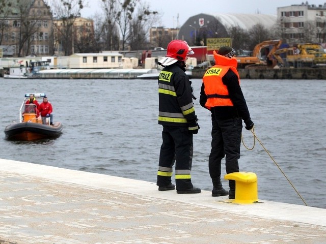 Trwają poszukiwania mężczyzny, który wpadł do Odry.