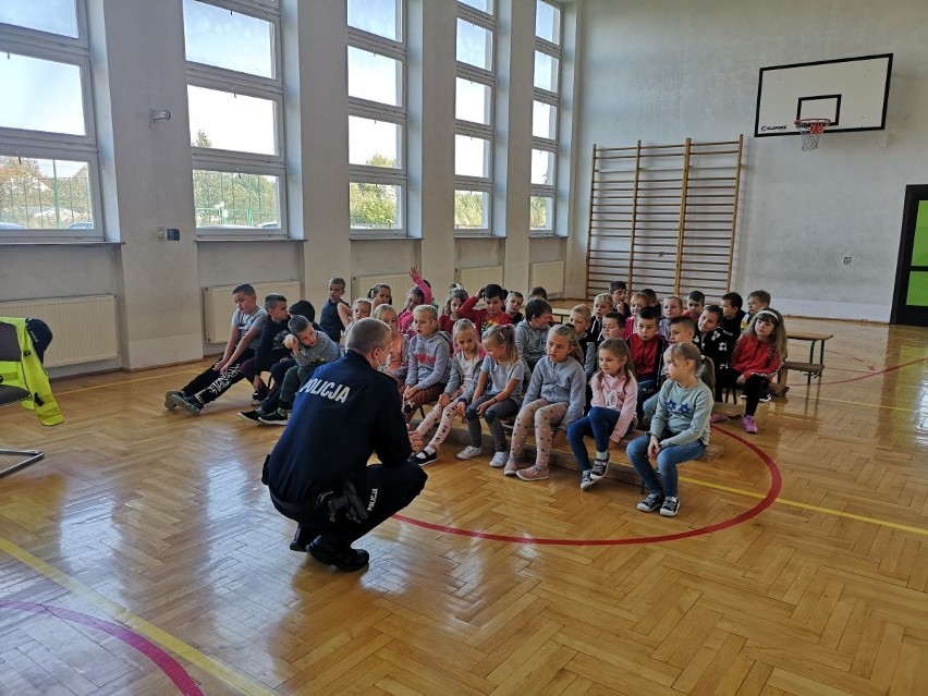 Dzielnicowi z Grębowa edukowali uczniów ze szkół w gminie (ZDJĘCIA)