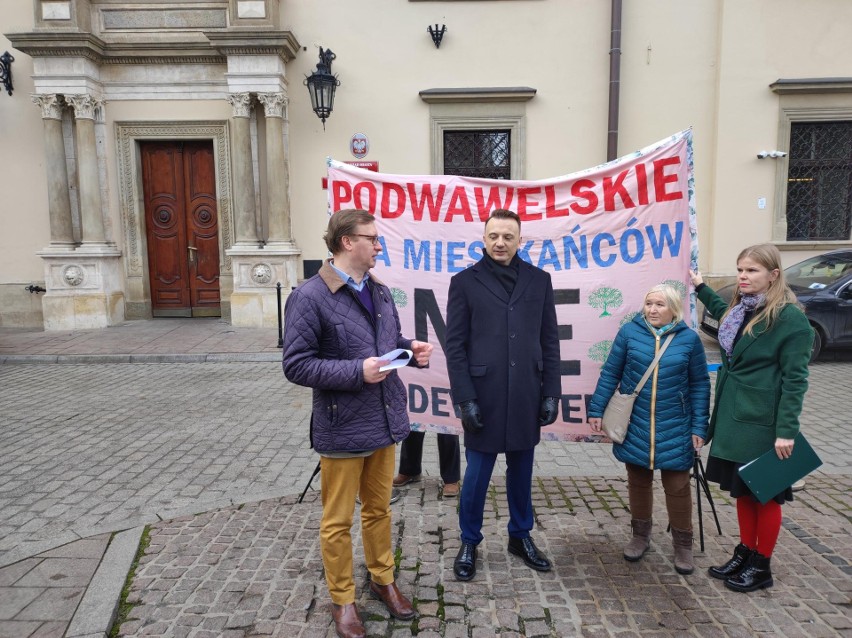 Batalia o zieleń na terenie tzw. Ogrodnika w Krakowie, a...