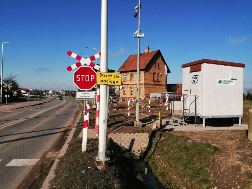 Ważny przejazd kolejowy w Malborku nadal bez działających rogatek. PKP PLK ponownie podają tę samą przyczynę opóźnienia
