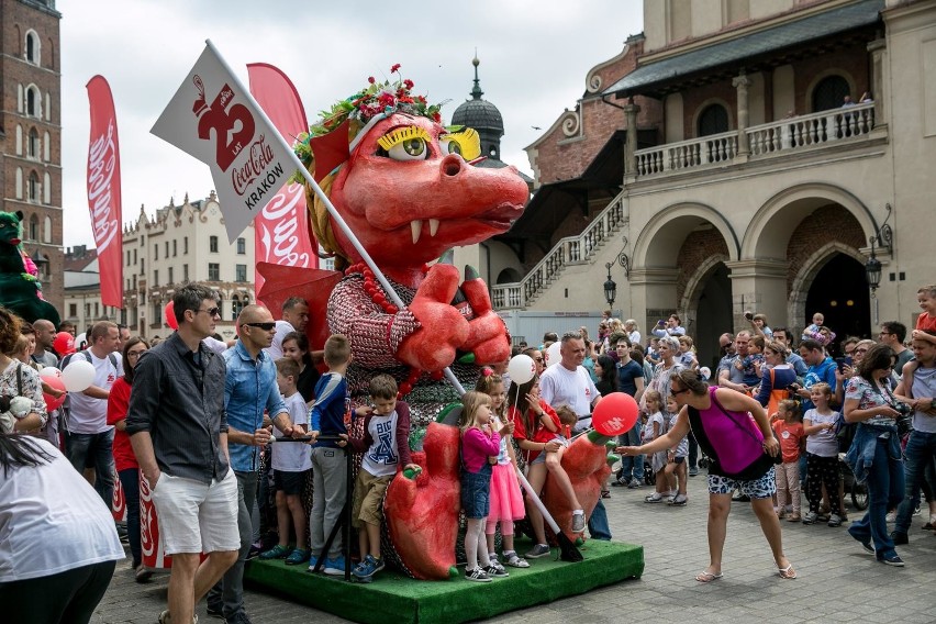 Kraków. Wielka Parada Smoków z niezdrowym napojem