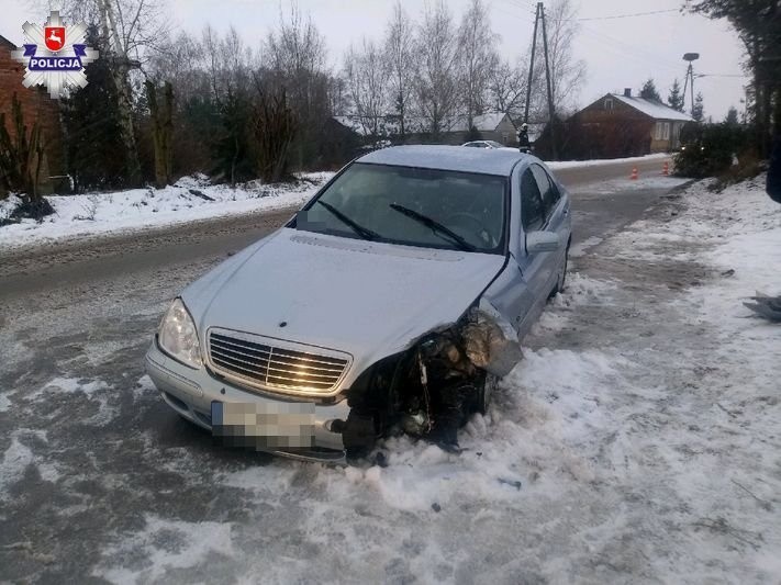 Trzeszkowice. Wpadł w poślizg i uderzył w drzewo