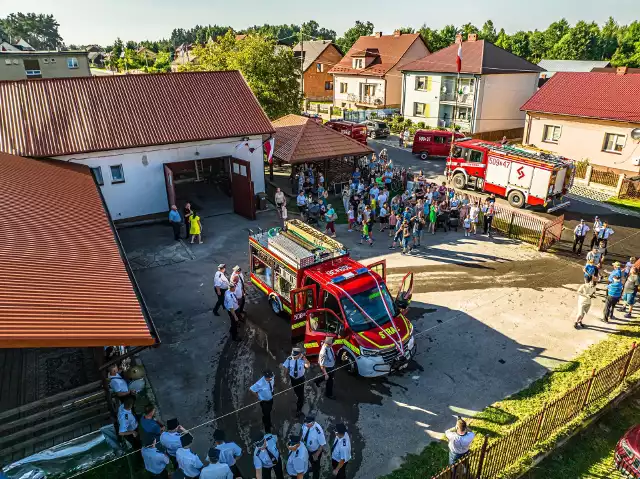 Powitanie nowego wozu strażackiego w Pliskowoli. Więcej na kolejnych zdjęciach