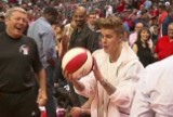 Justin Bieber znów utrudnia życie swoim sąsiadom [WIDEO]