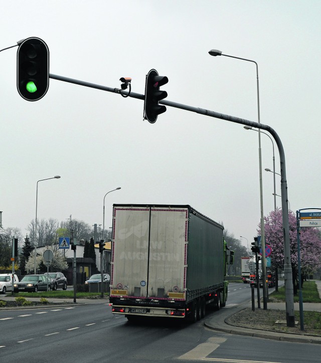 System wykrywania przejazdu na czerwonym świetle miał zwiększyć bezpieczeństwo... 