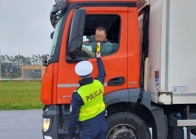 Pracowity weekend zielonogórskich policjantów. Podczas kontroli drogowych wyeliminowali kilku pijanych kierowców, oraz tych, którzy prowadzili pomimo sądowego zakazu prowadzenia pojazdów mechanicznych.