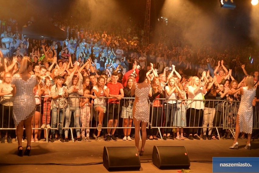 Janusz Laskowski i Top Girls na scenie! Tłumy na dożynkach 2019 w Chodczu [zdjęcia, wideo]