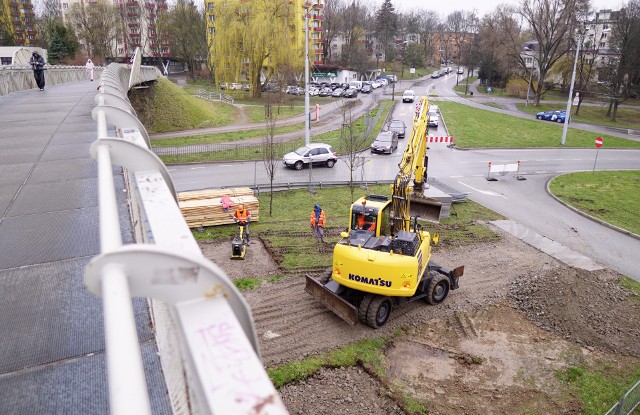 Ruszyła „operacja kładka”. Przejście dla pieszych nad ul. Filaretów zostanie zdemontowane a następnie postawione na nowo. Prace potrwają do połowy września.