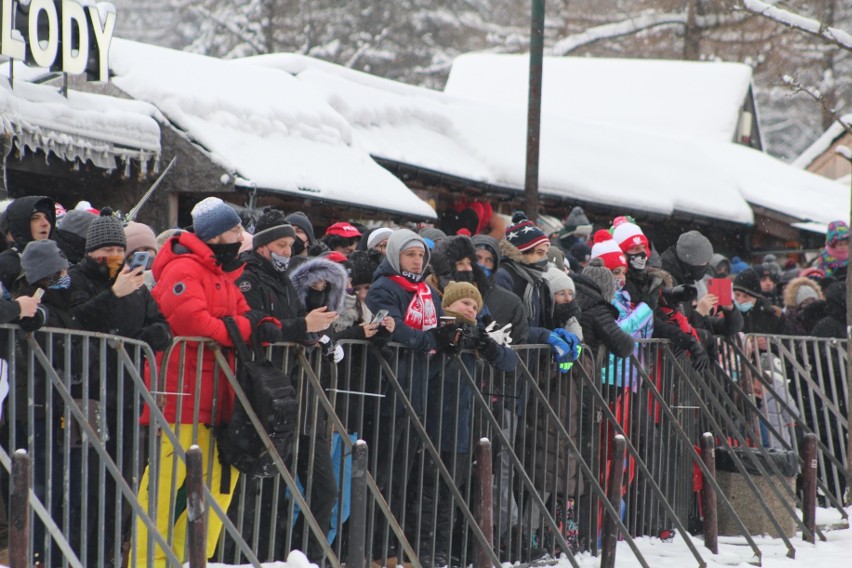 Zakopane. Kibice nie zawiedli. Tłum przed Wielką Krokwią...