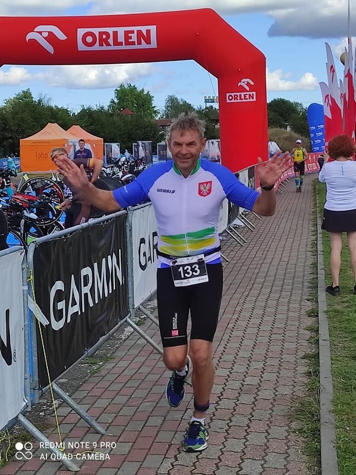 Ostrołęka. Wojciech Zarzycki ukończył morderczy triathlon na dystansie ironman. 5.09.2021. Zdjęcia