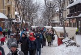 Zakopane przed sylwestrem. Śnieg, tłumy, korki i brak wody [ZDJĘCIA]