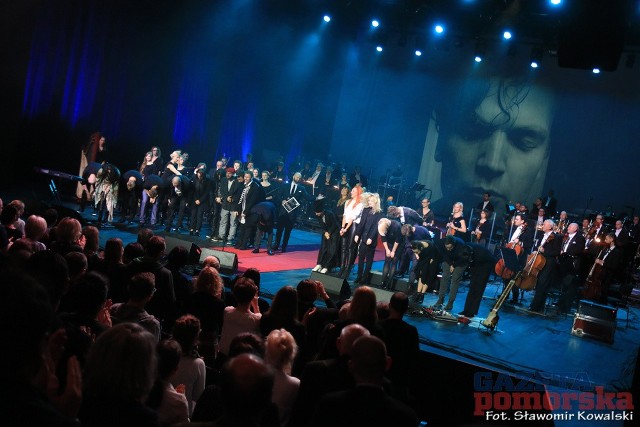 „Grzegorz Ciechowski – Spotkanie z Legendą” to wyjątkowy koncert poświęcony Grzegorzowi Ciechowskiemu. W sali koncertowej na Jordankach wystąpiła czołówka Polskich wykonawców z towarzyszeniem Orkiestry Adama Sztaby i Toruńskiej Orkiestry Symfonicznej pod batutą Adama Sztaby. Wykonawcy utworów to Kayah, Katarzyna Nosowska, Brodka, Marek Dyjak, Igor Herbut z formacji LemOn, Piotr Cugowski, Red Lips, Skubas, Julia Marcell, Chłopcy Kontras Basia, Zalew, Uniatowski i Bela Komoszyńska z zespołu Sorry Boys.