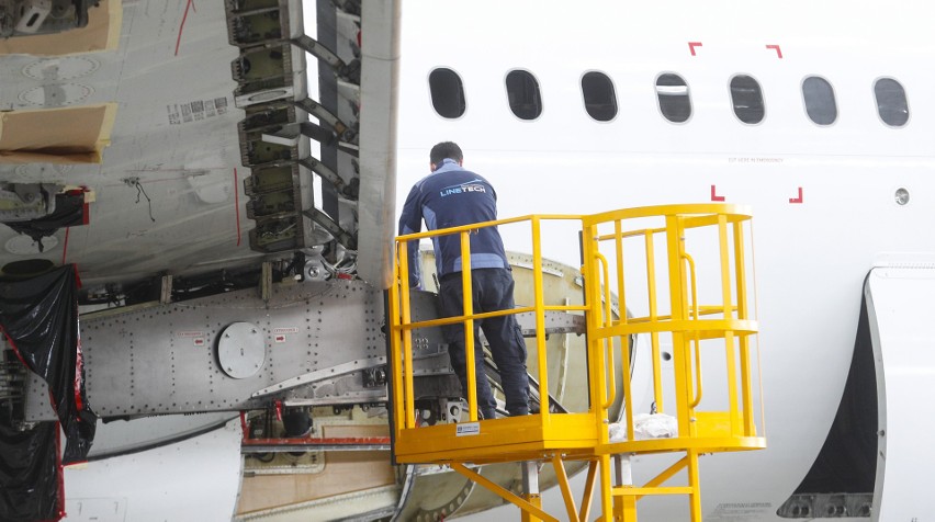 -Lotnictwo i branża MRO (z ang. Maintenance, Repair and...