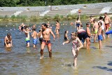 Kąpielisko w Rybniku Kamieniu przeżywa oblężenie w ostatni upalny weekend wakacji mimo czerwonej strefy koronawirusa