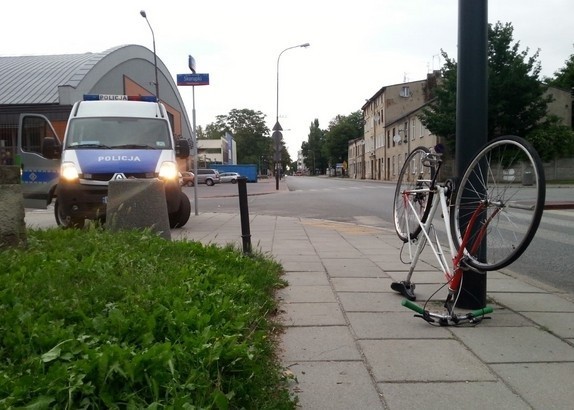 Tajemniczy wypadek rowerzysty na ul. Wólczańskiej. Policja szuka świadków